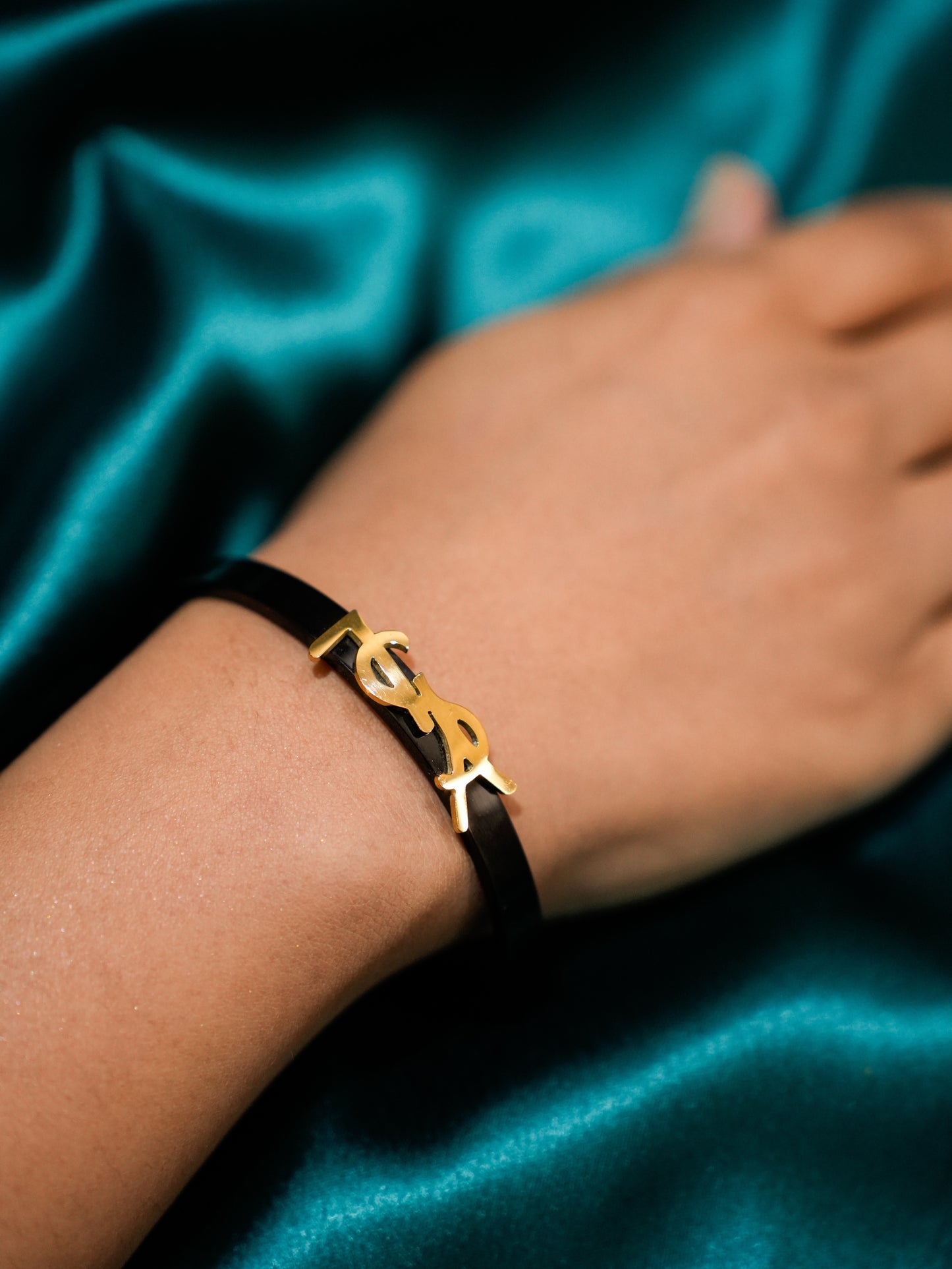 BLACK ENAMEL GOLD BRACELET