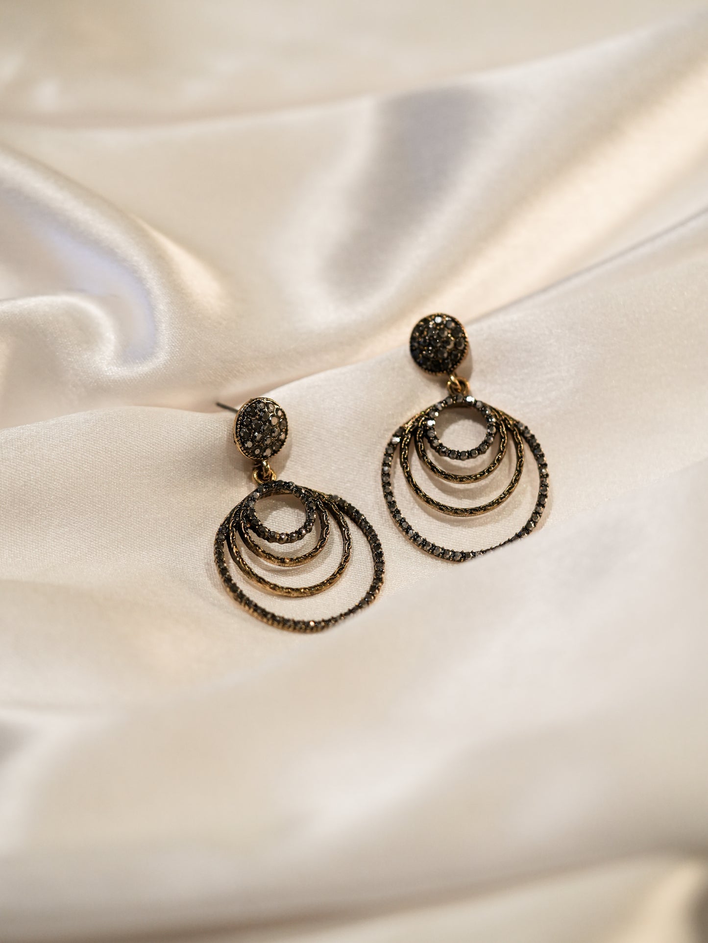 BLACK FUSION STONE EARRINGS