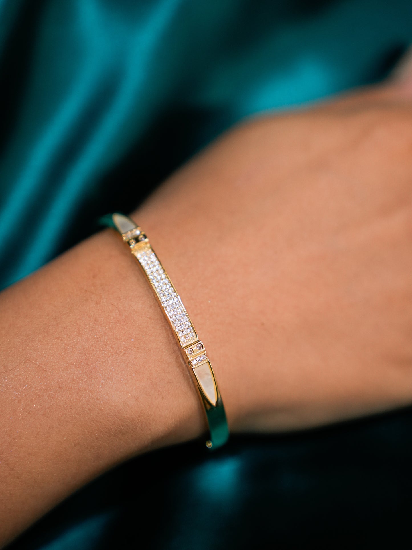CLASSIC DIAMOND MOTHER OF PEARL BRACELET
