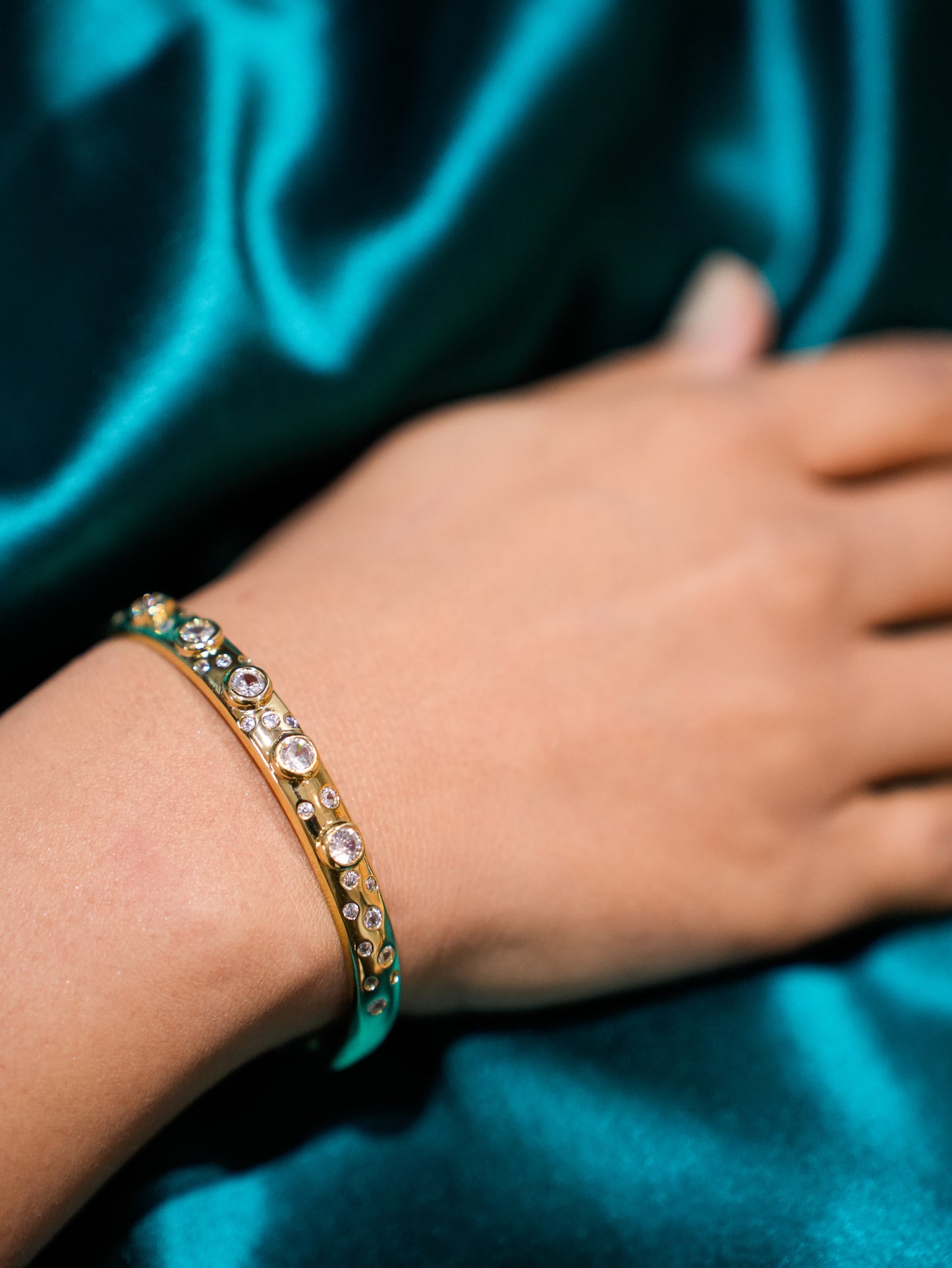 DIAMOND STUDDED ADJUSTABLE CUFF