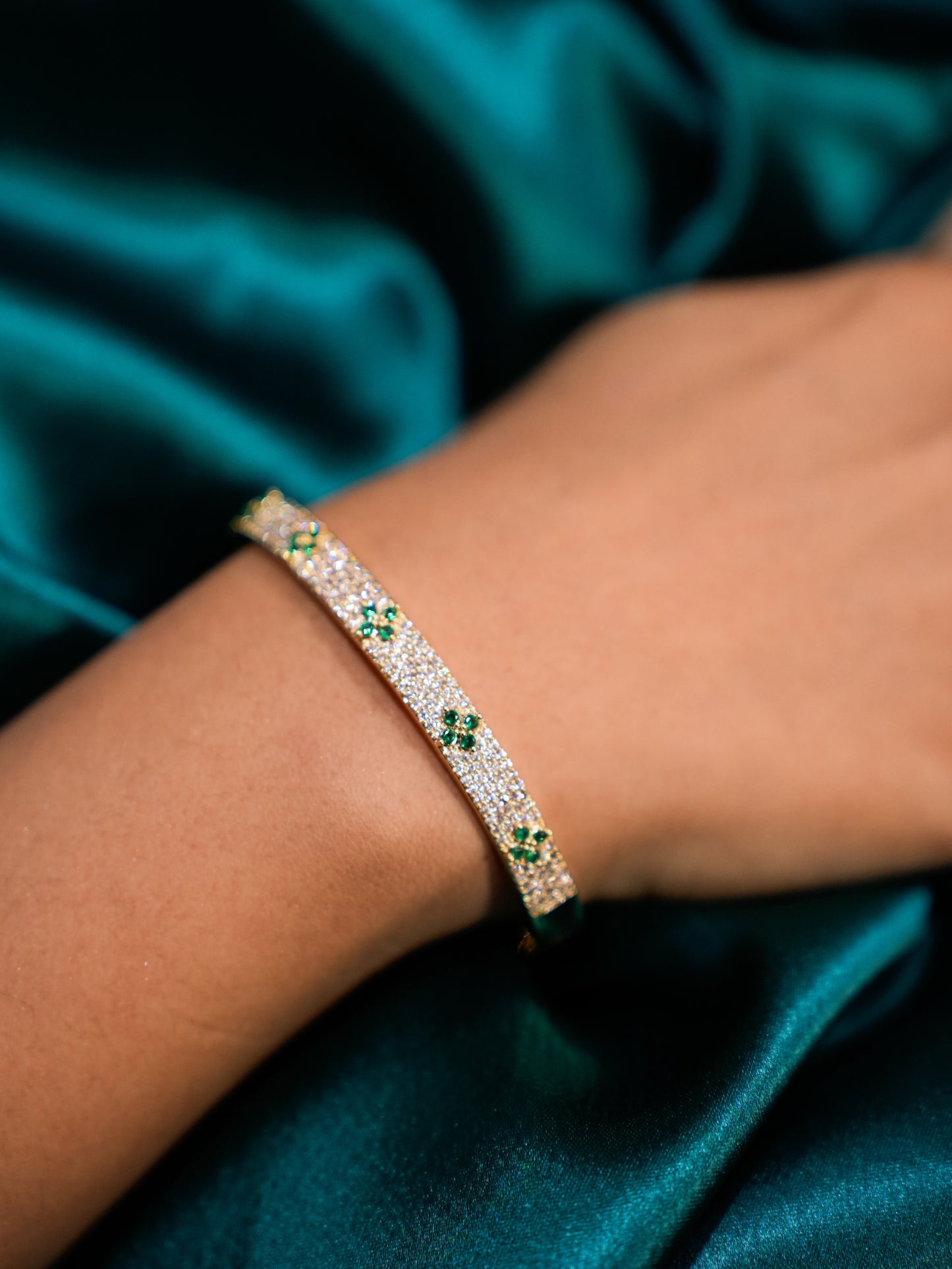 EMRALD TULIP DIAMOND BRACELET