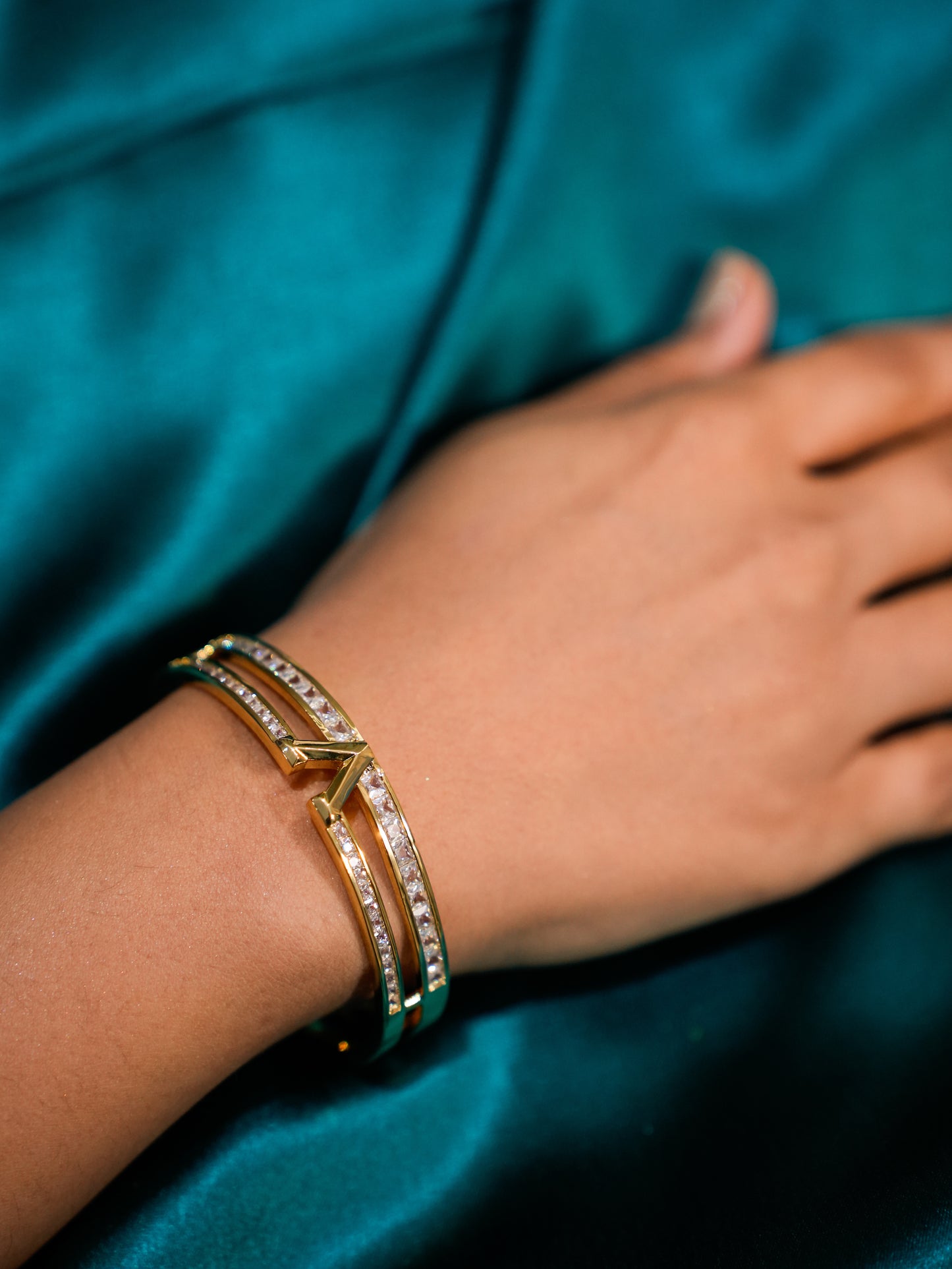 GOLD BAGUETTE BRACELET