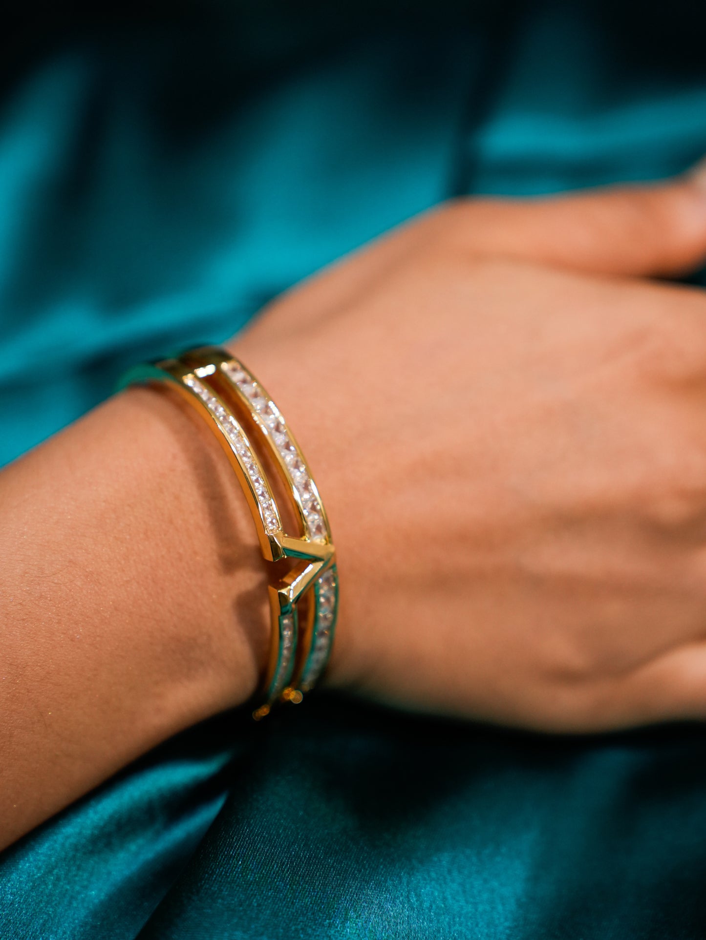 GOLD BAGUETTE BRACELET