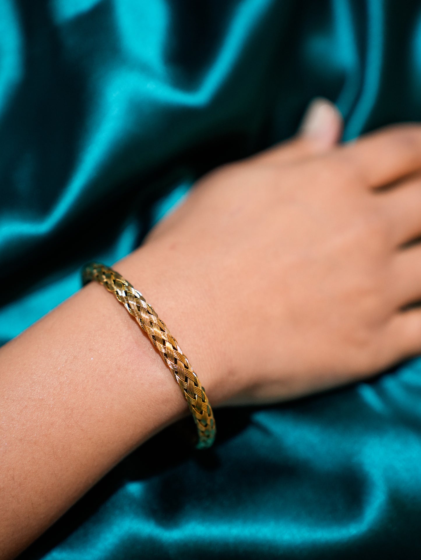 GOLD CHAIN ADJUSTABLE CHAIN BRACELET