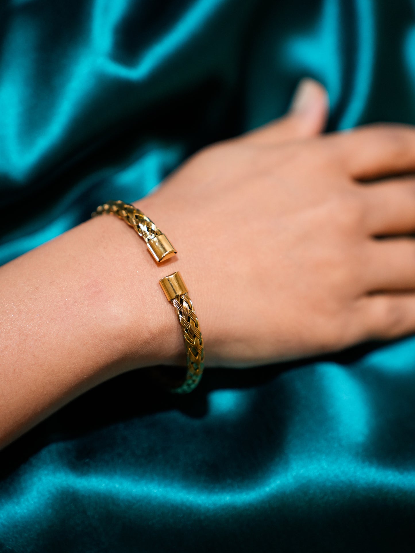 GOLD CHAIN ADJUSTABLE CHAIN BRACELET