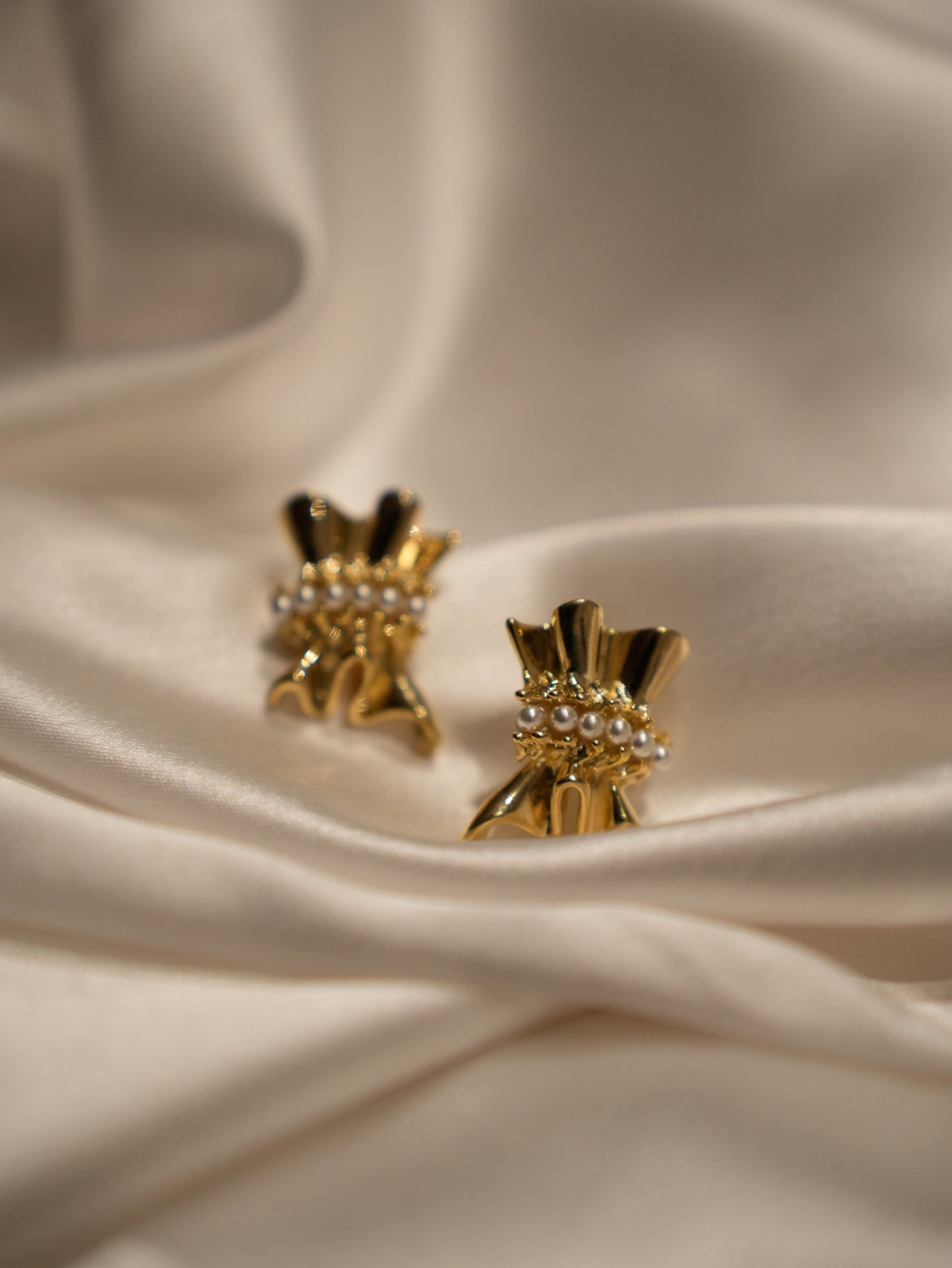 GOLD CHOCOLATE STUDS