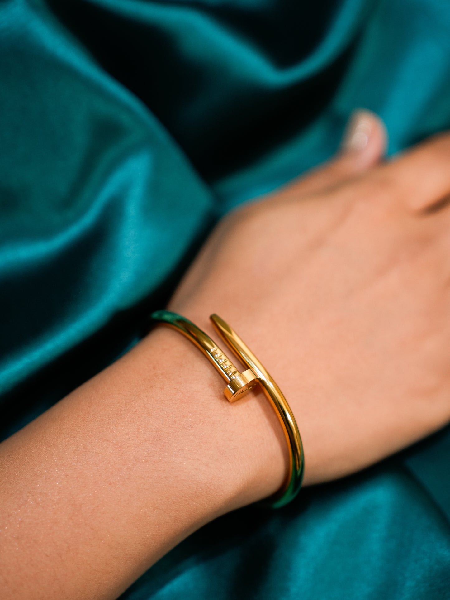 GOLD NAIL BRACELET