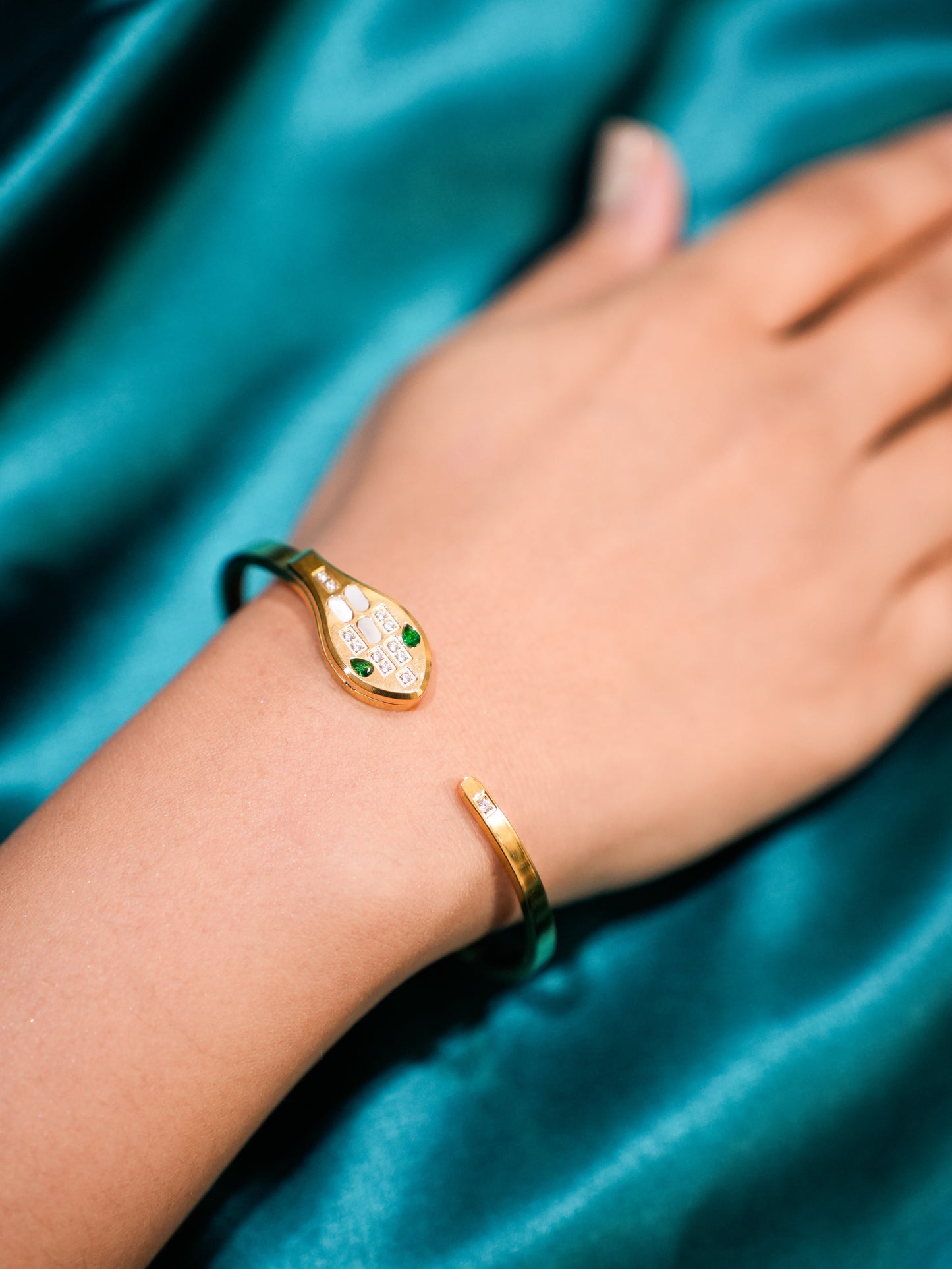 GOLD SERPENT BRACELET