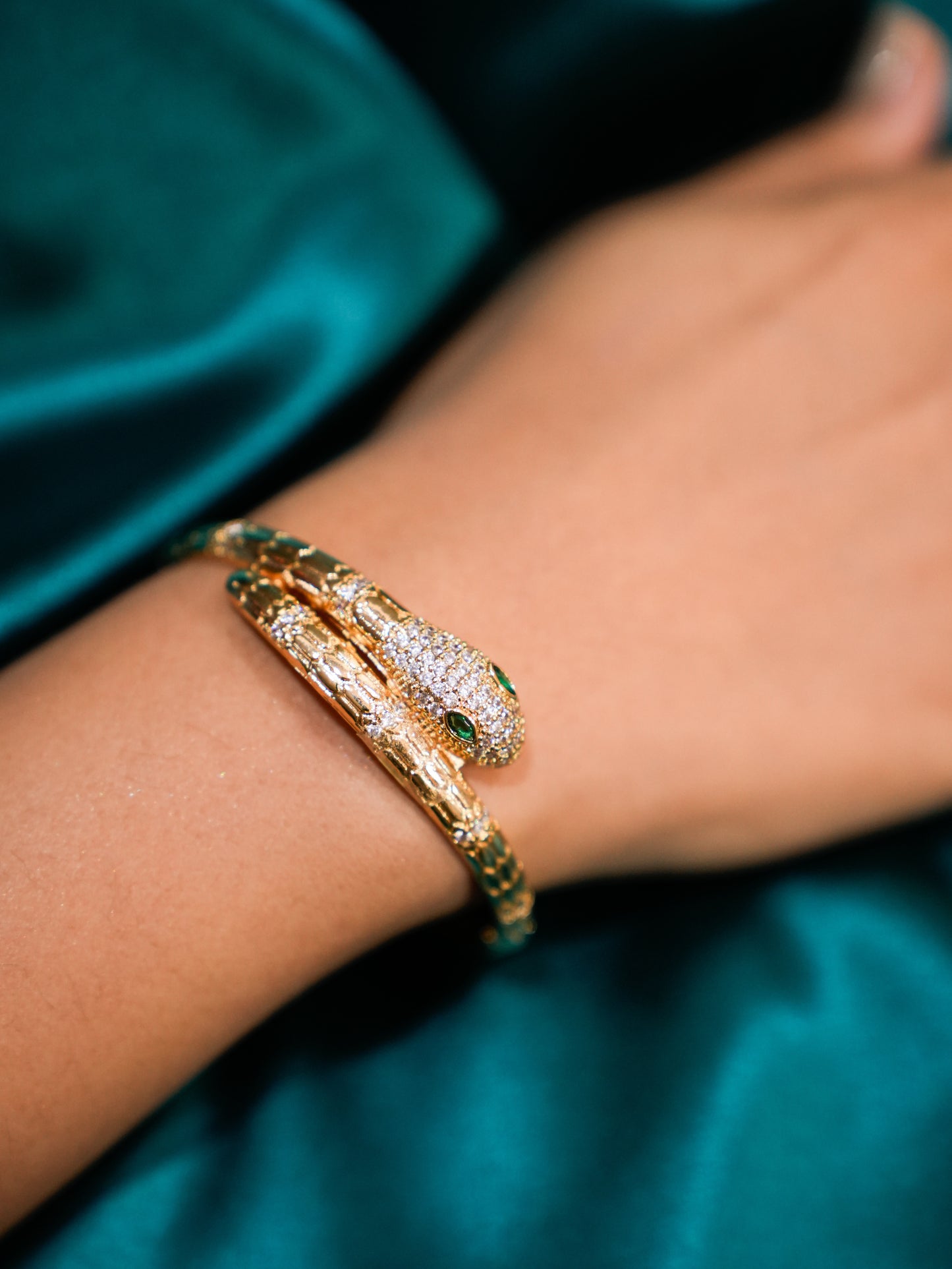 GOLD SERPENT BRACELET