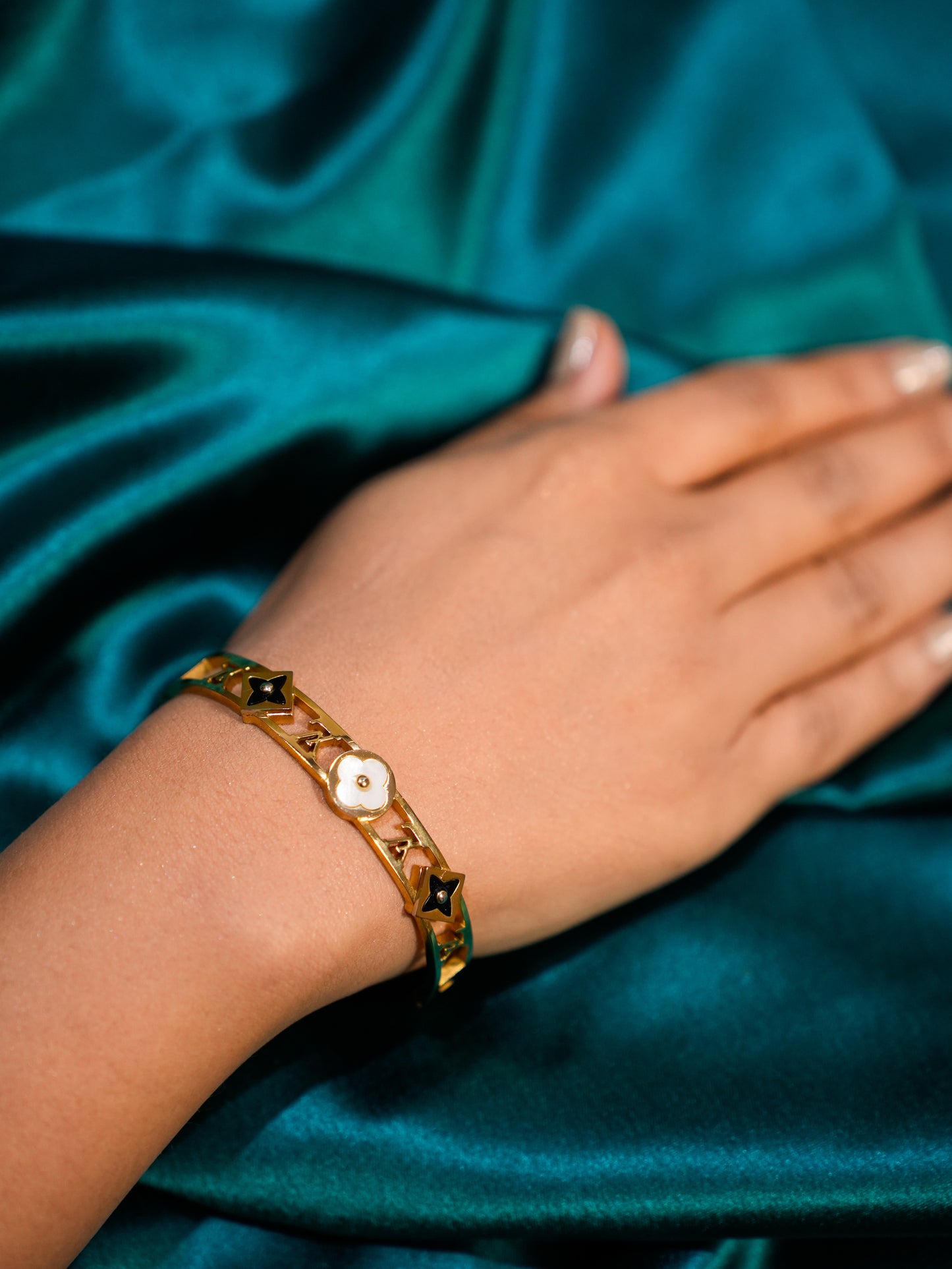 MOTHER OF PEARL BRACELET