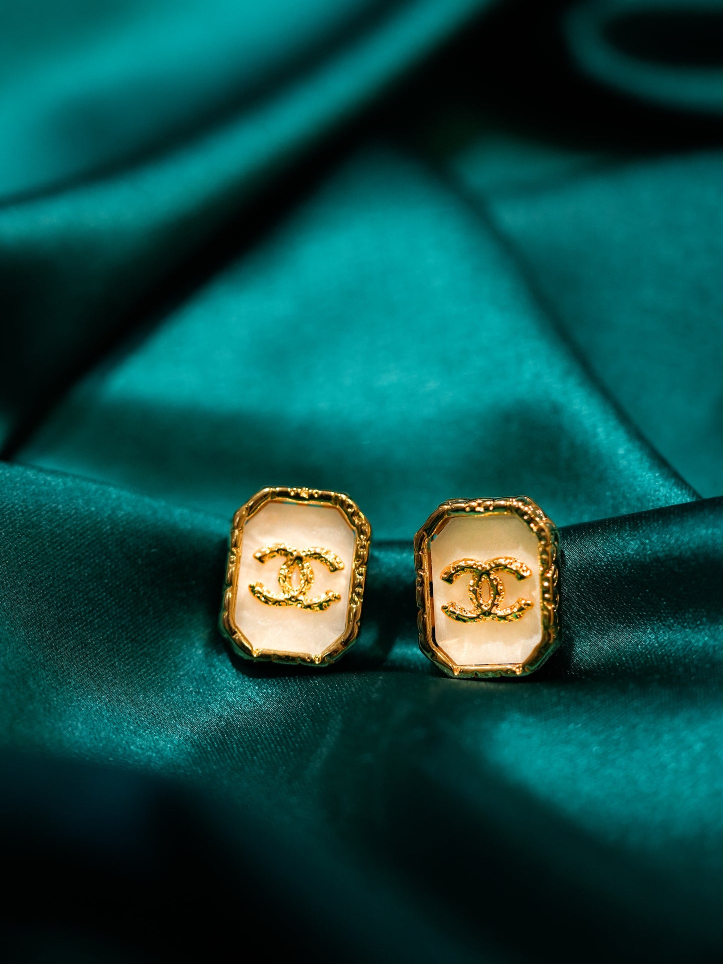 MOTHER OF PEARL GOLD STUDS