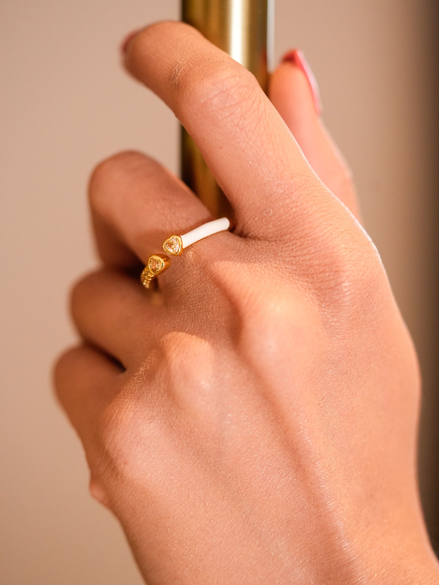 WHITE ENAMEL ADJUSTABLE RING