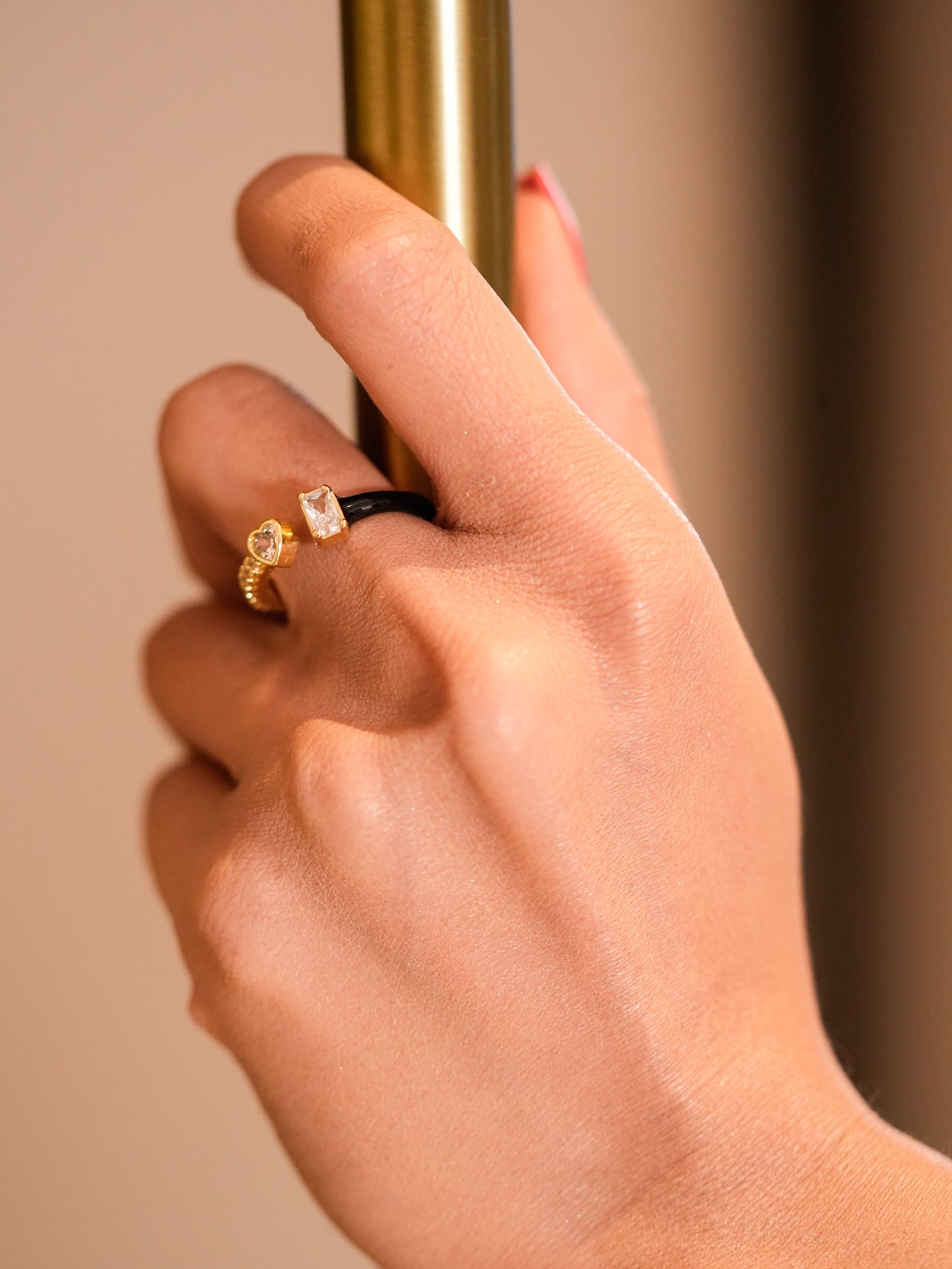 BLACK ENAMEL ADJUSTABLE RING