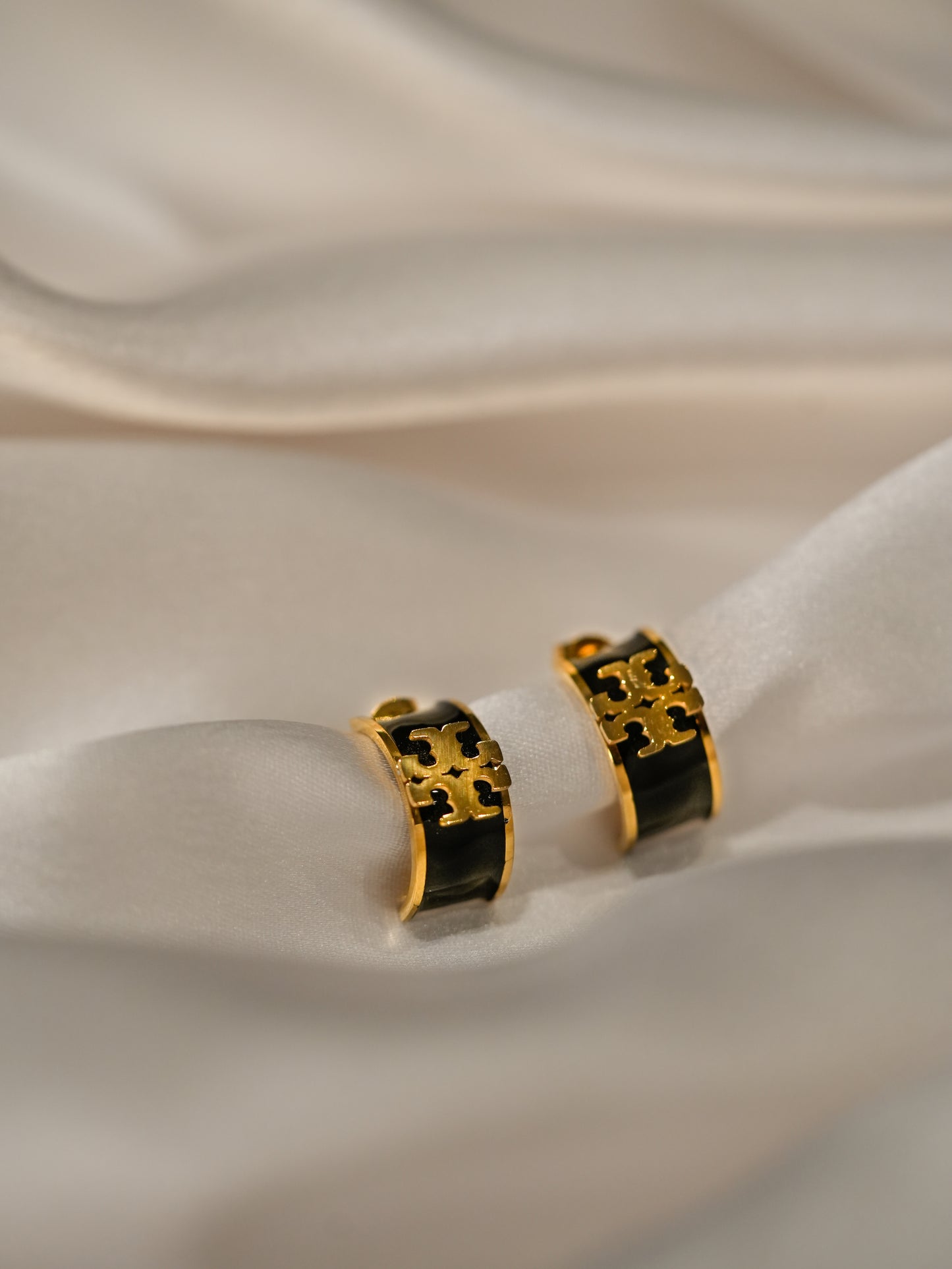 BLACK ENAMEL HOOPS
