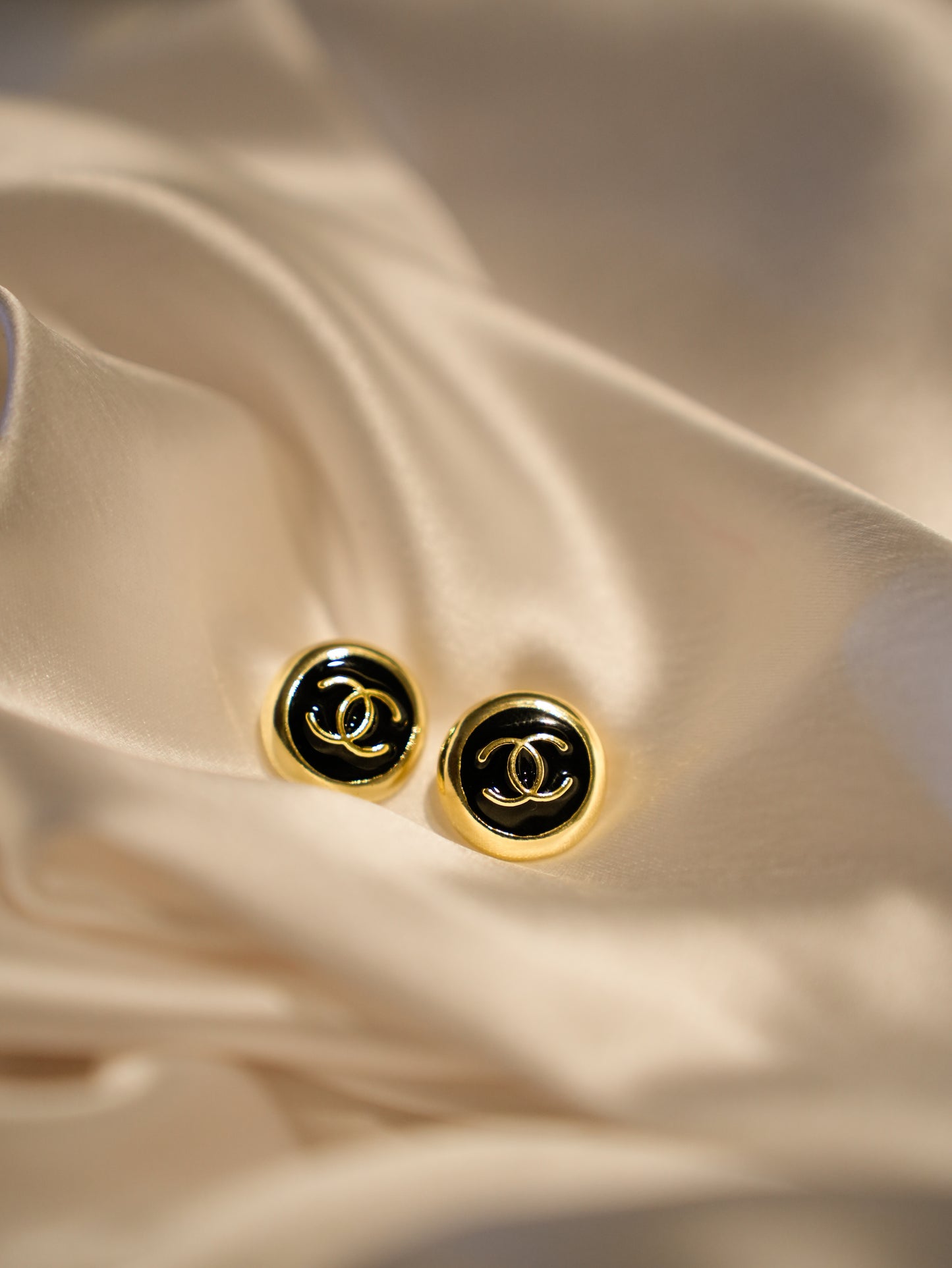 CLASSIC BLACK ENAMEL STUDS