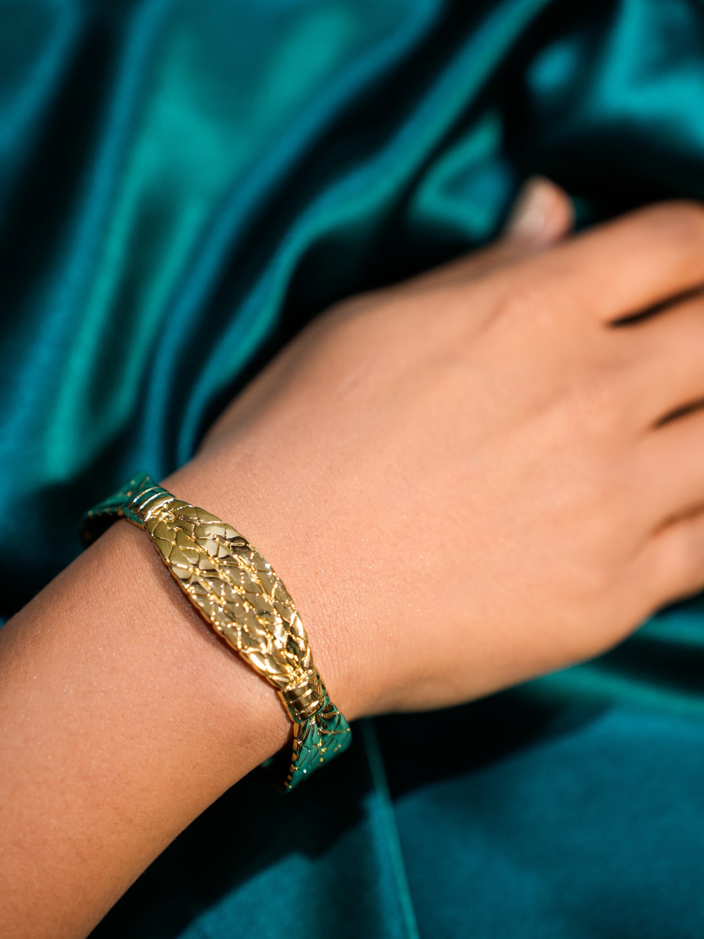 GREEK GOLD CUFF