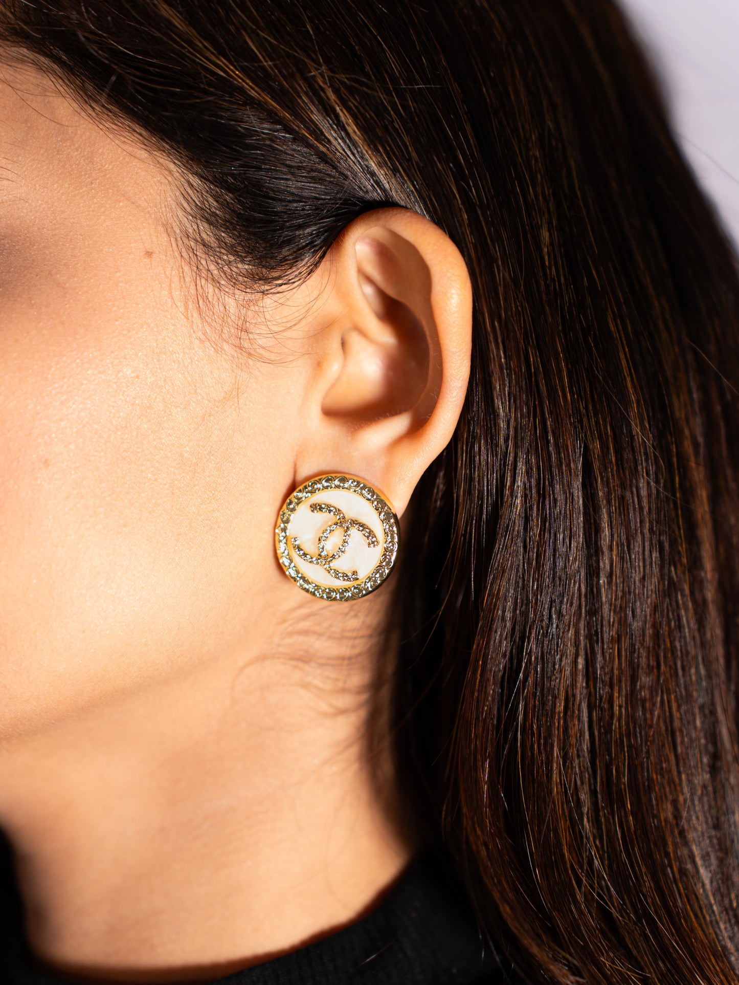 MOTHER OF PEARL ROUND GOLD STUDS