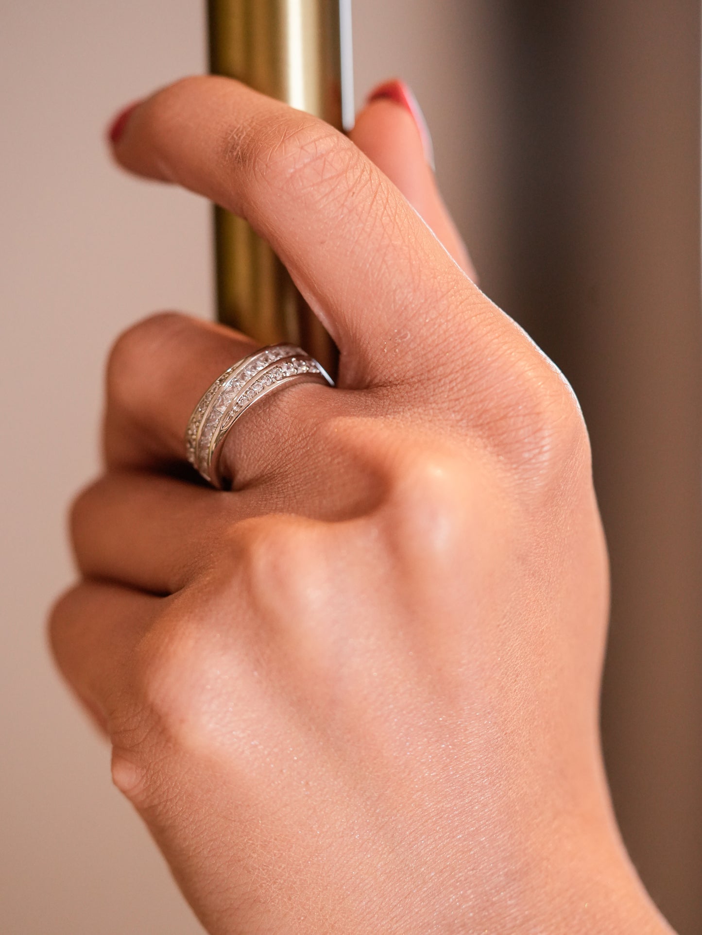 SILVER ETERNITY CROSS BAND